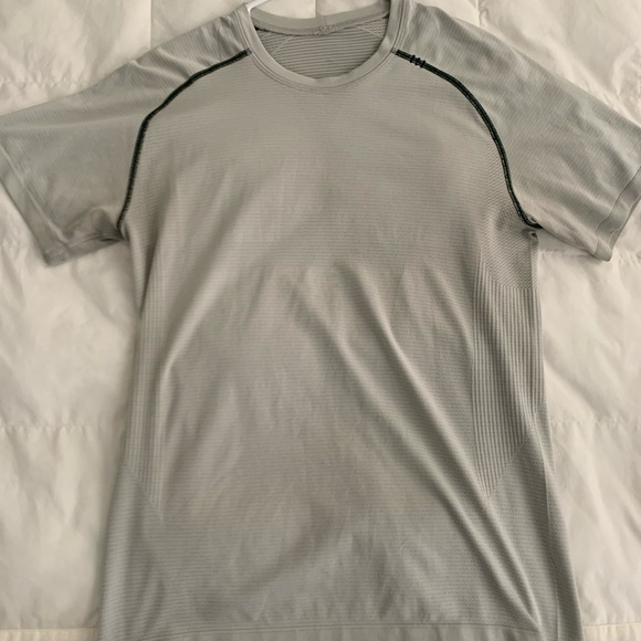 lululemon athletica Other - Lululemon metal vent tech shirt M